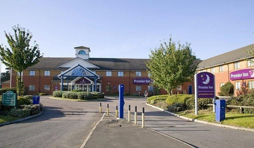 Taxi to and from Premier Inn Luton Airport