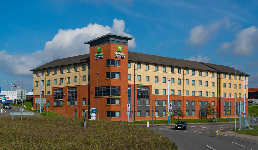 Taxis to and from Holiday Inn Express London – Luton Airport