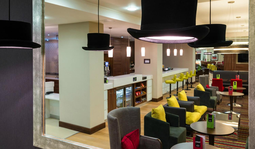 How to get to Hampton by Hilton London Luton Airport?