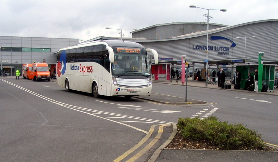 Luton Airport by coach and bus