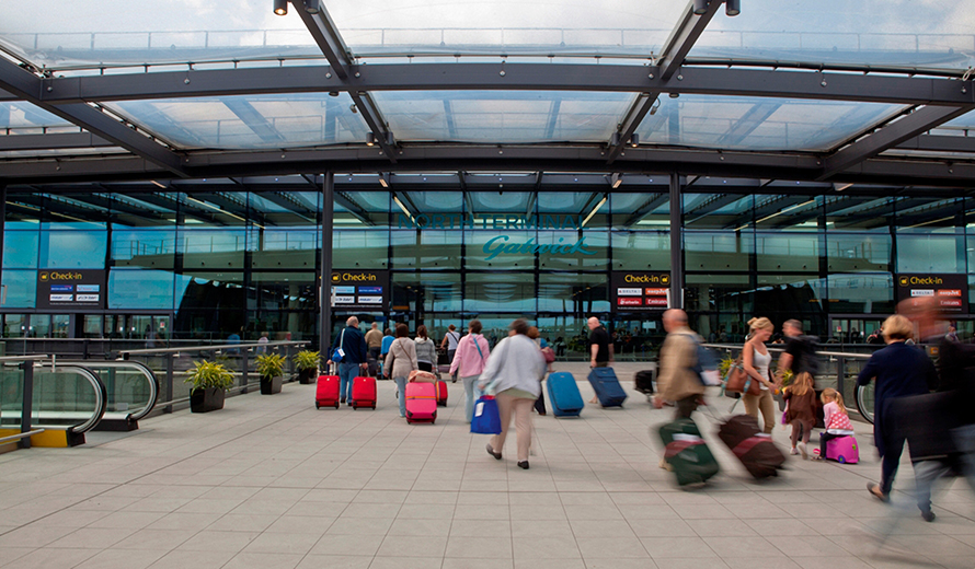 travel manchester to gatwick airport