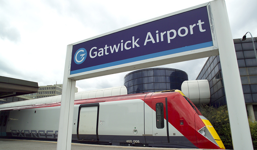 travel manchester to gatwick airport